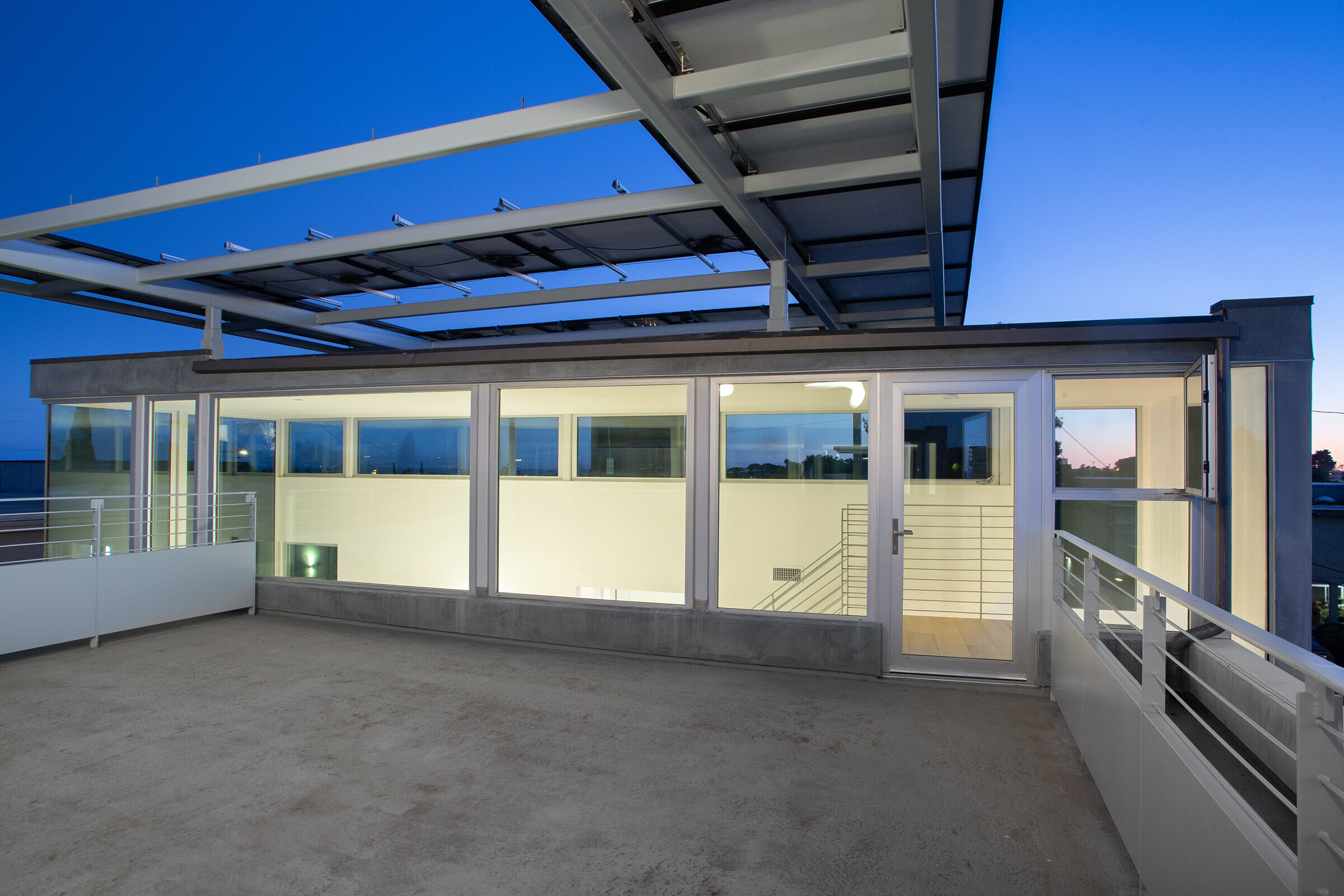 加州阳光下的三层豪华公寓丨美国丨Michael W. Folonis Architects-24