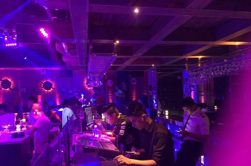 海南昌江呀诺达复古文艺酒吧-9