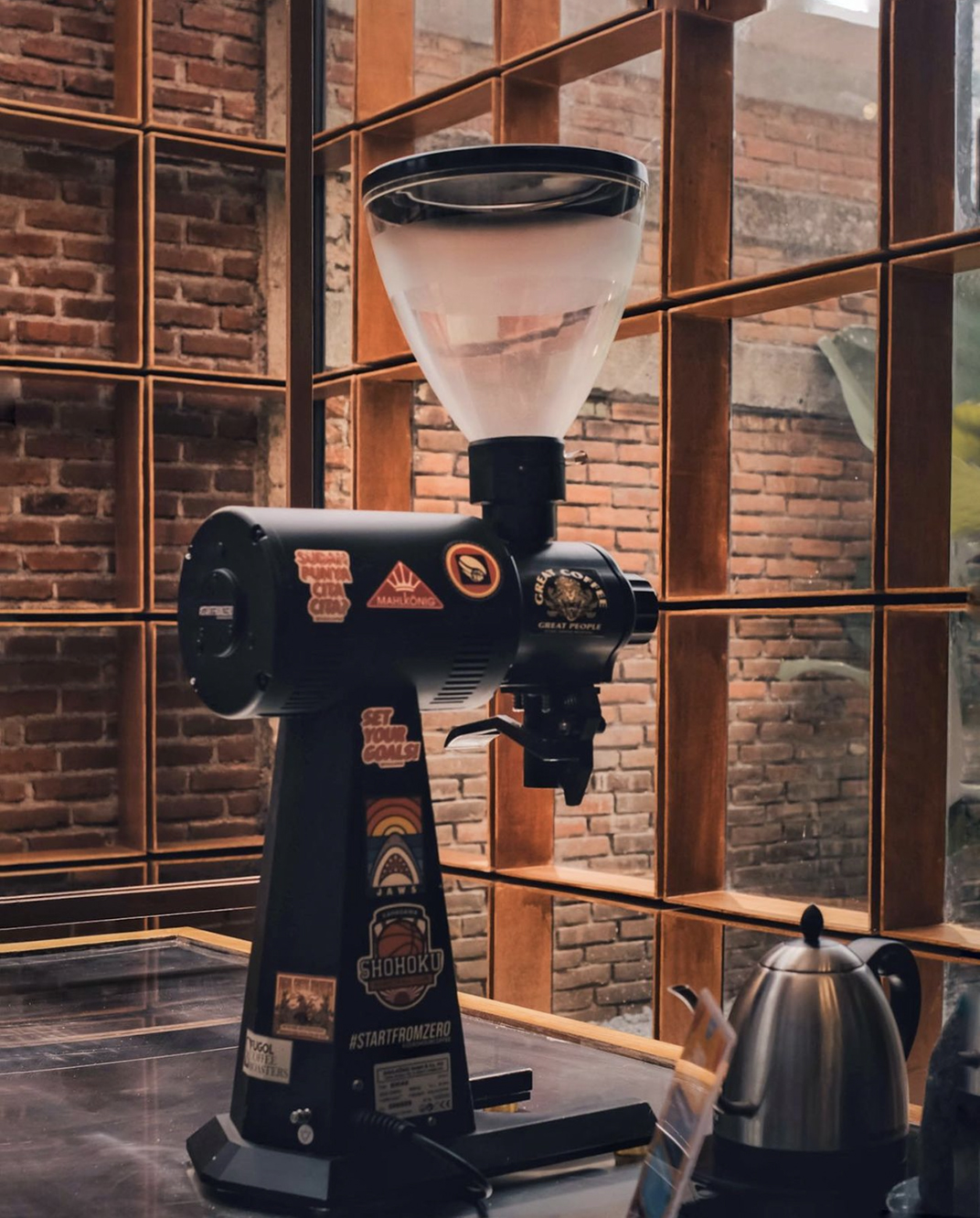 没有座位的咖啡馆Fugol Coffee Roasters,印度尼西亚 - 咖啡店 - 餐厅LOGO-VI空间设计-全球餐饮研究所-5