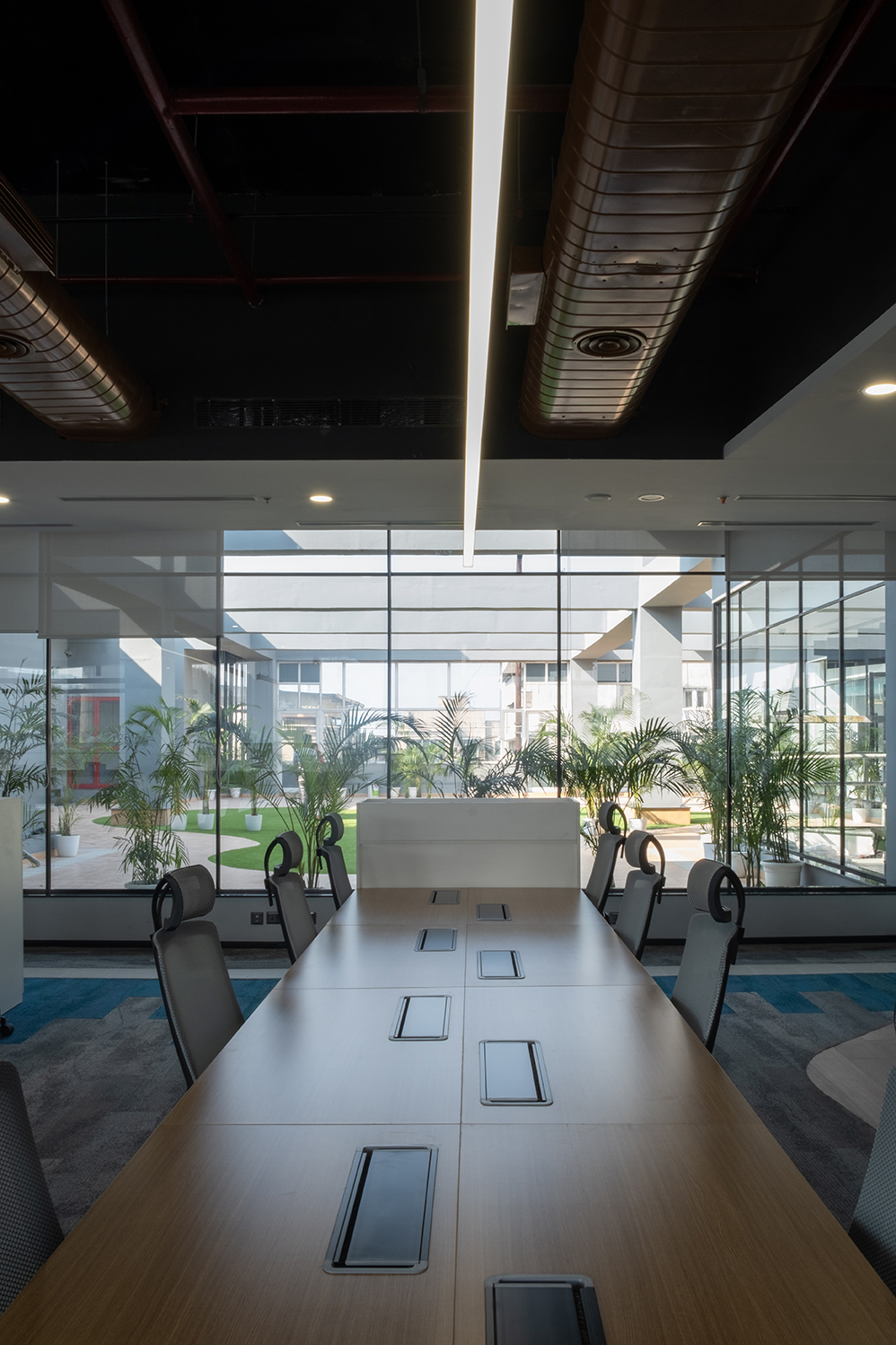 弧形铝板打造高效办公空间-15