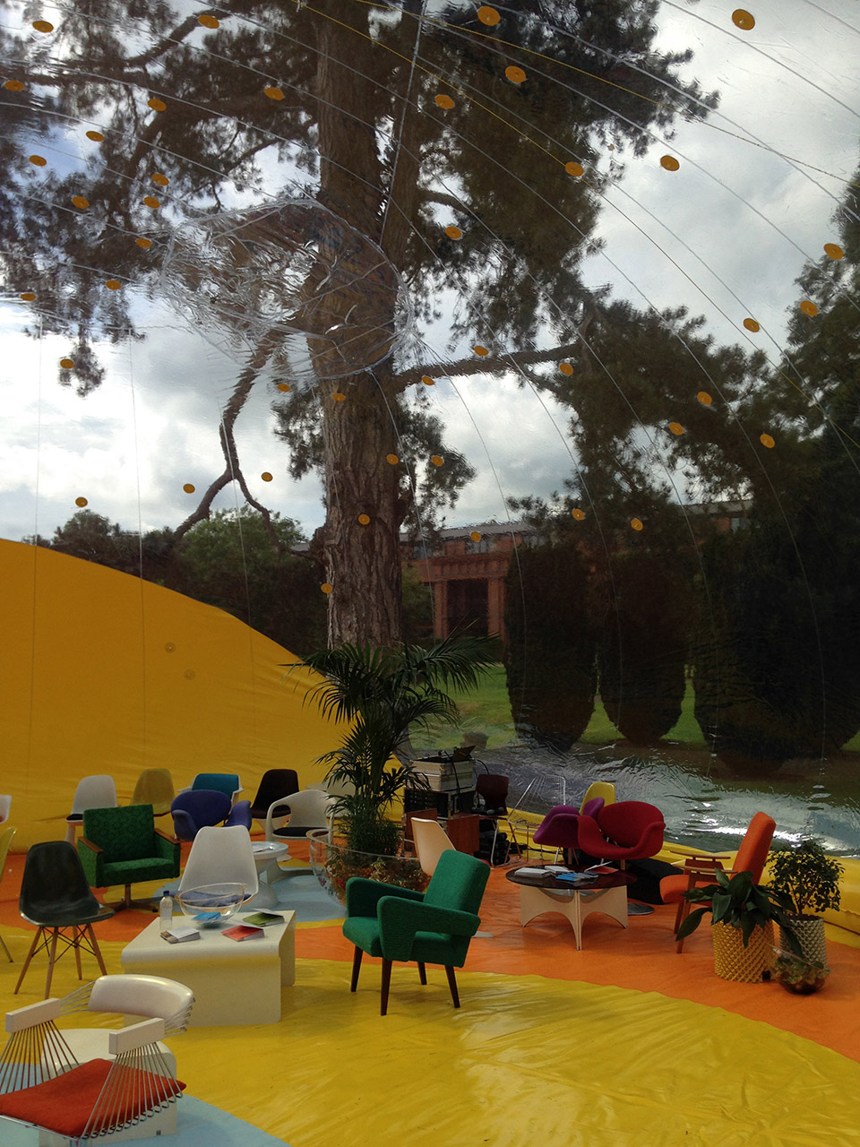 东伦敦的黄色大泡泡 / Dosis-60