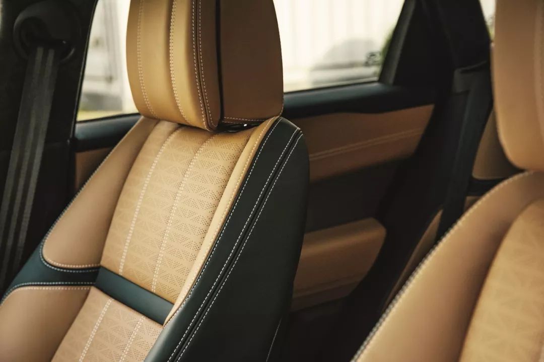 方磊会客室 | 方磊 x 路虎揽胜星脉 极简是共通的话题-31