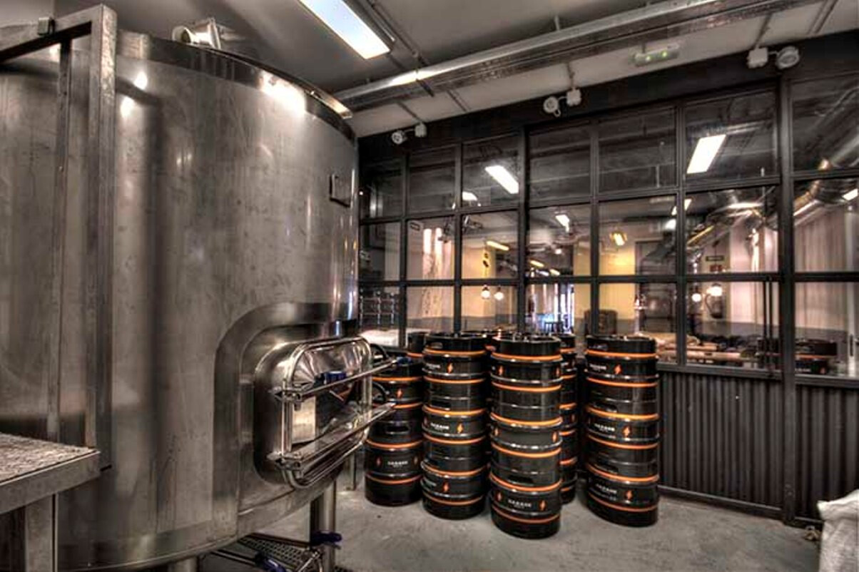 车库啤酒屋——复古工业风的设计魅力-11