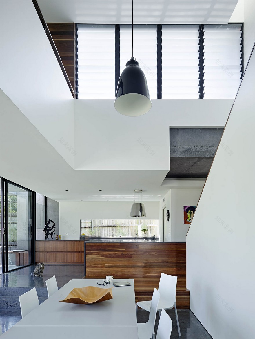 Queenslander House Upgraded to Accommodate a Growing Family-12