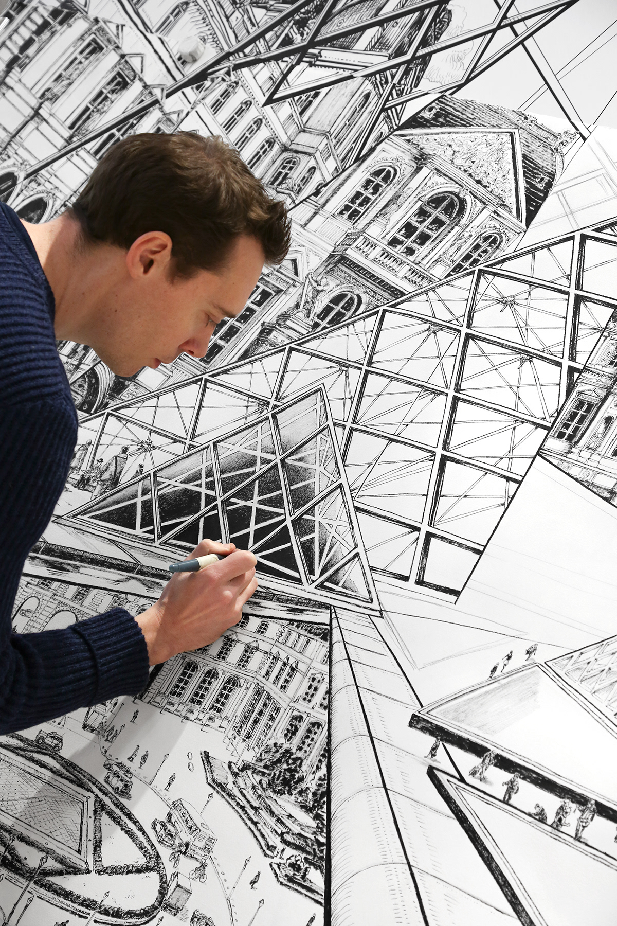 巴黎卢浮宫交叉金字塔艺术表演-7