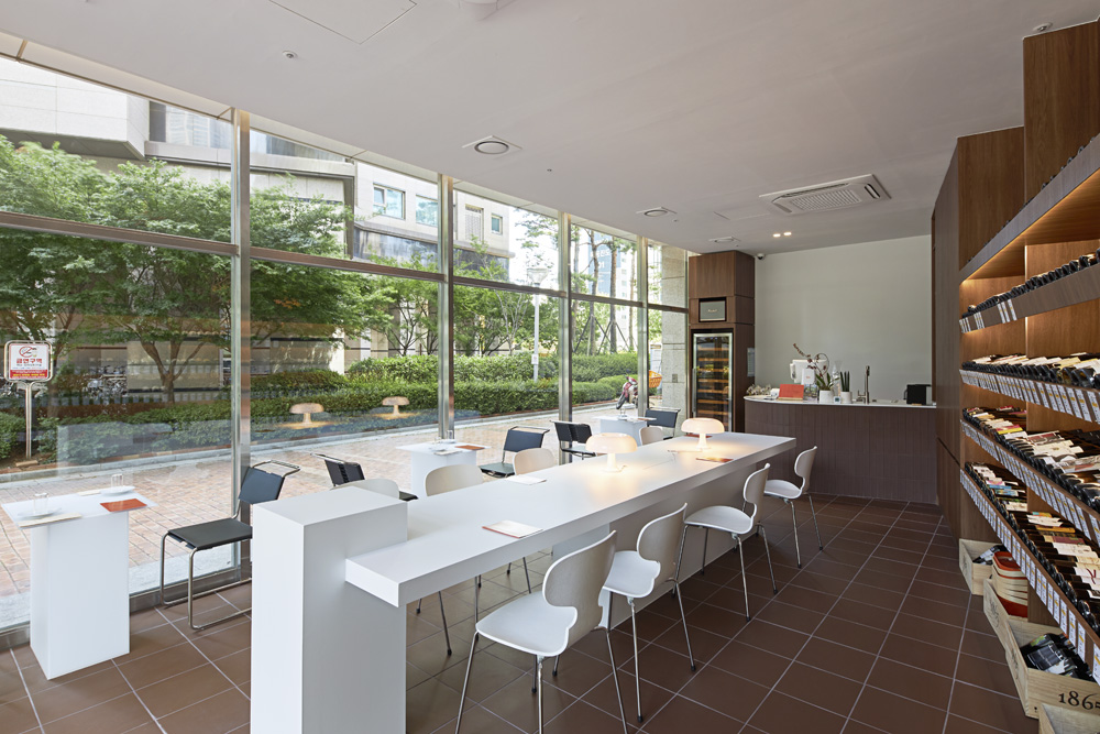 高级红酒店的优雅内饰设计-4