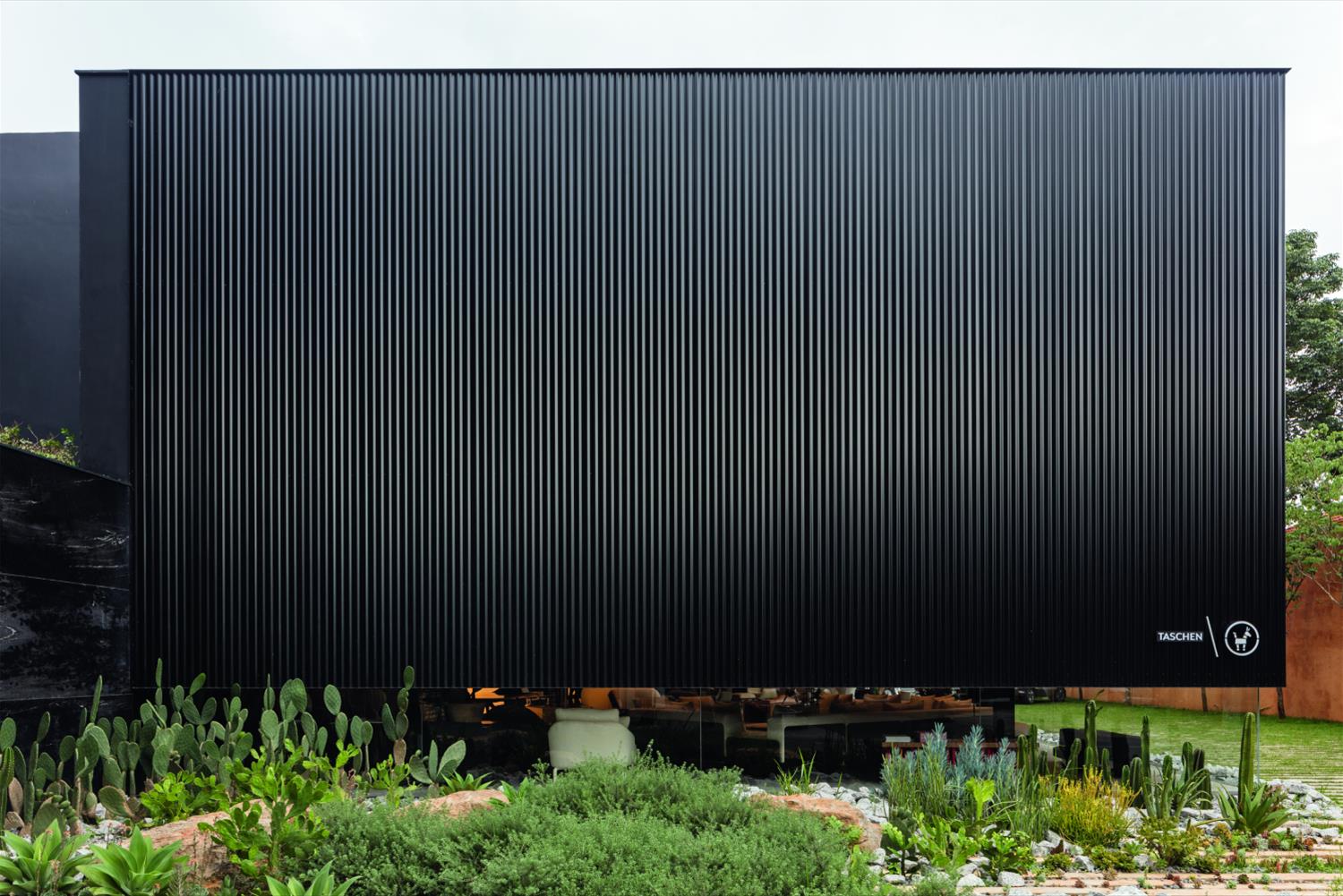 巴西 Mula Preta 商业展示厅-1