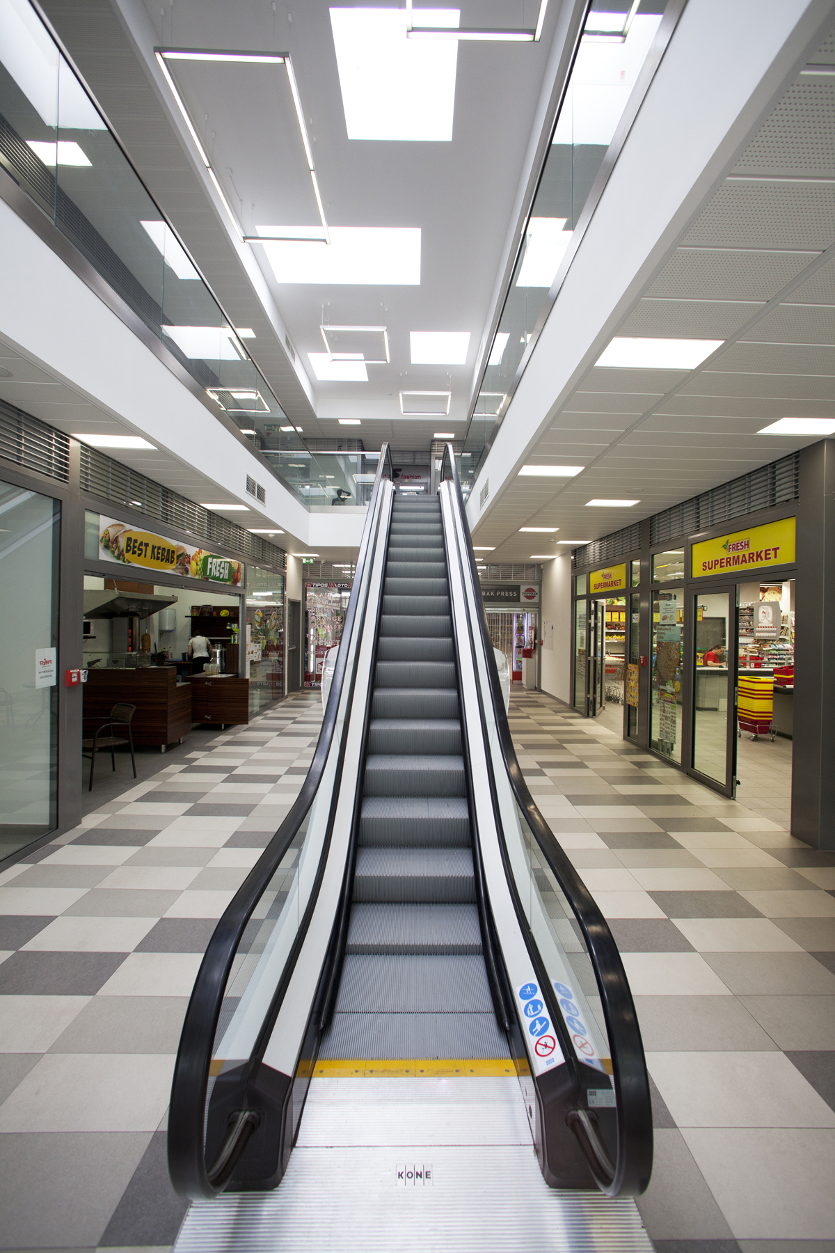 OC BREZNO | 抽象山峦下的购物商城-20