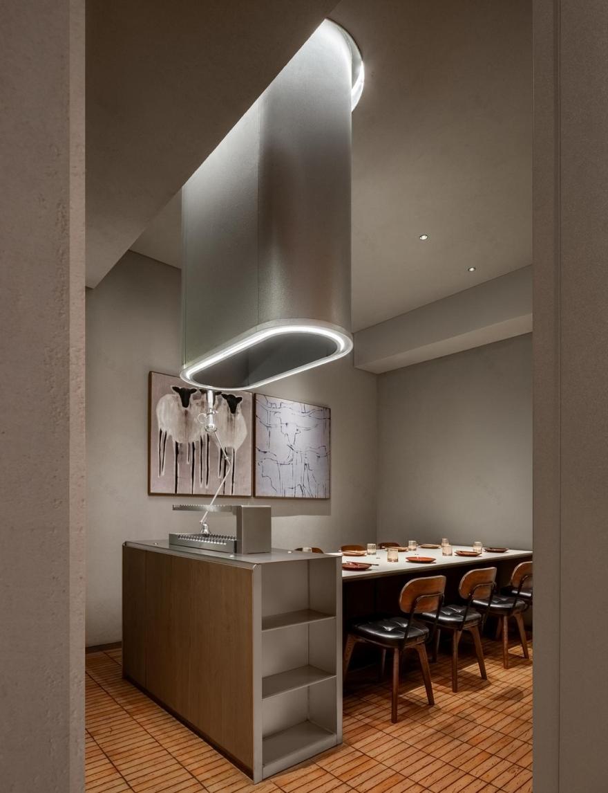 肉串汪上海外滩店丨中国上海丨IN.X屋里门外-5