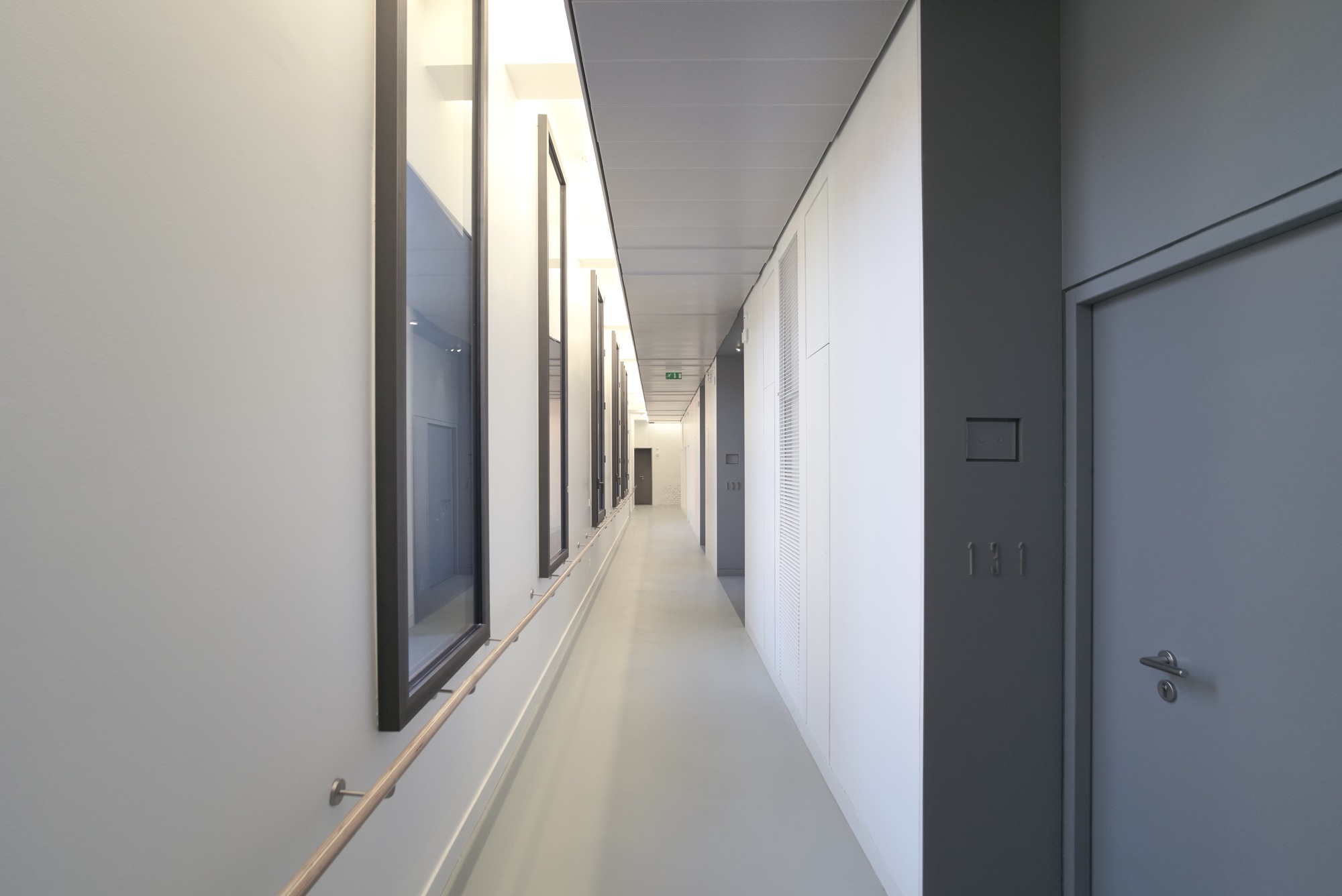 简约而高效，医疗建筑的精致更新-25