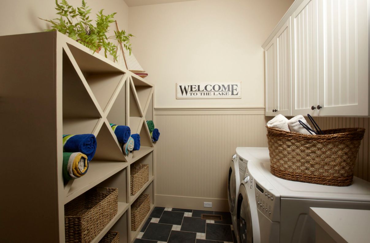 Stylish Ways To Take Full Advantage Of Your Laundry Shelves-9