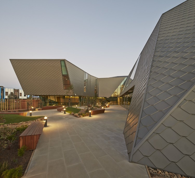 维多利亚大学学生领导的职业间健康诊所-2