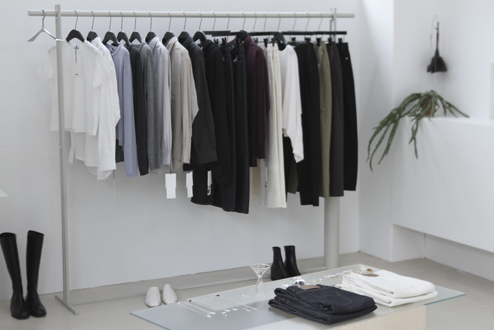 白色时尚迷你家具店设计-4