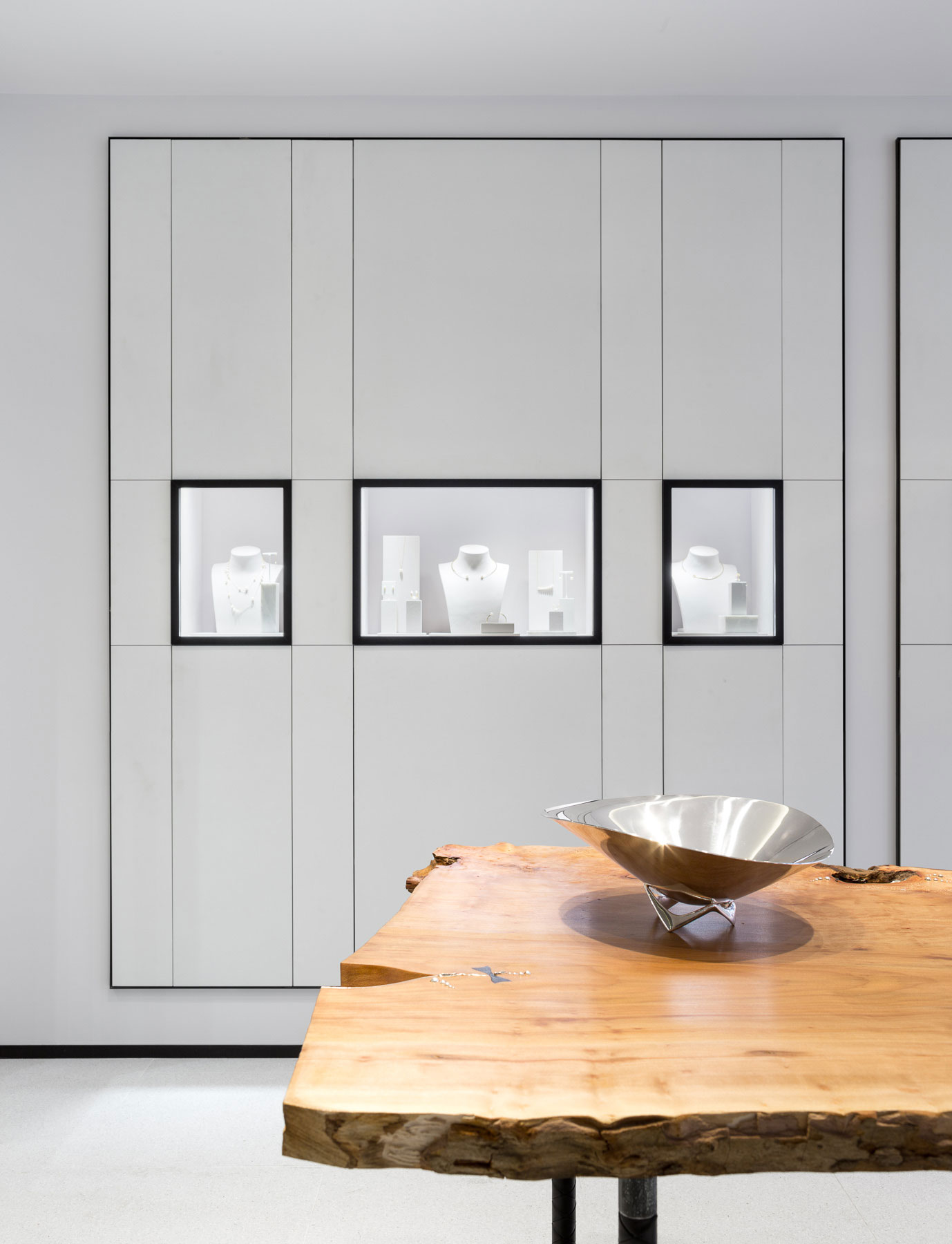 丹麦设计名宿 Georg Jensen 伦敦新旗舰店，精致奢华的艺术空间-6