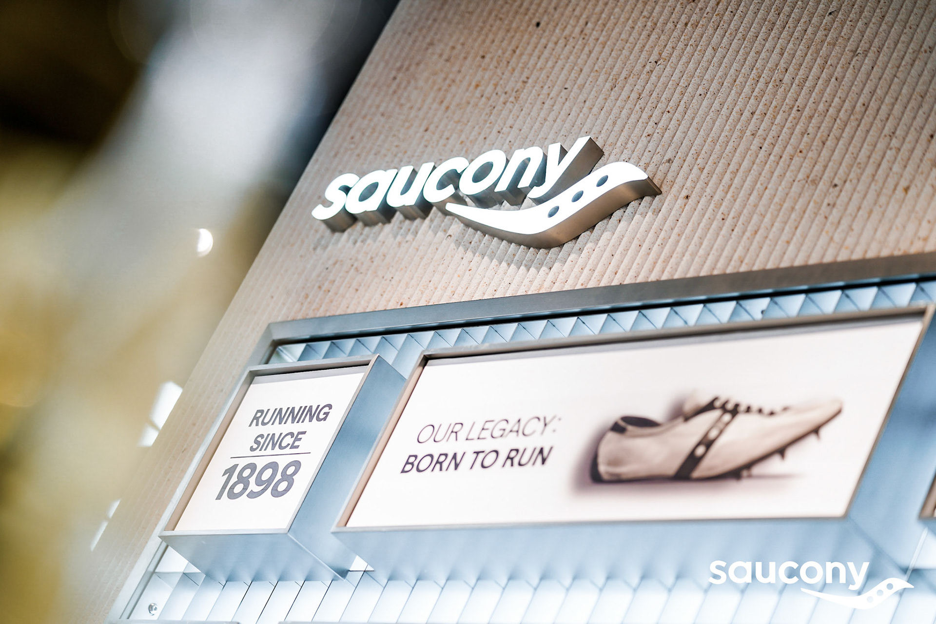 Saucony 新门店开业设计-38