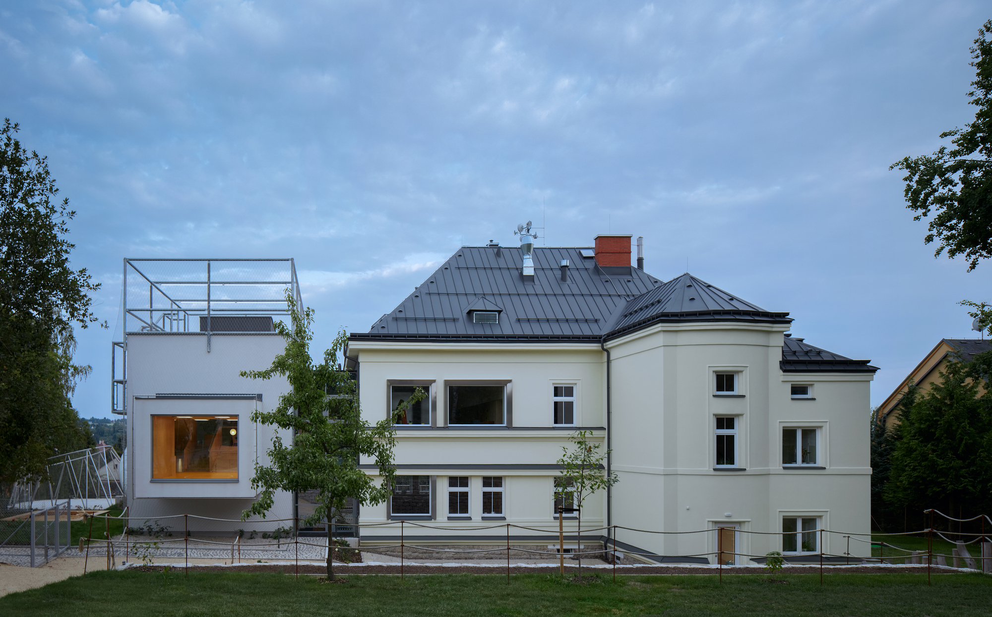 Montessori Kindergarten Jablonec nad Nisou / Mjölk architekti + Projektovy atelier David-14