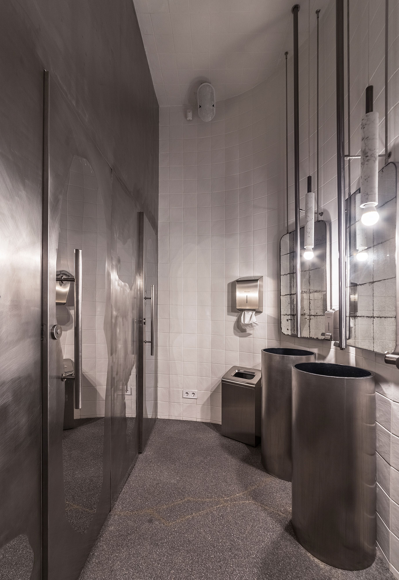 乌克兰基辅“圣鸡”餐厅-23