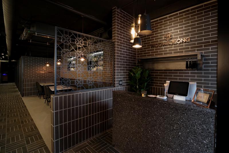 50 坪韩牛专卖店 | 现代黑色风格打造高级就餐体验-4