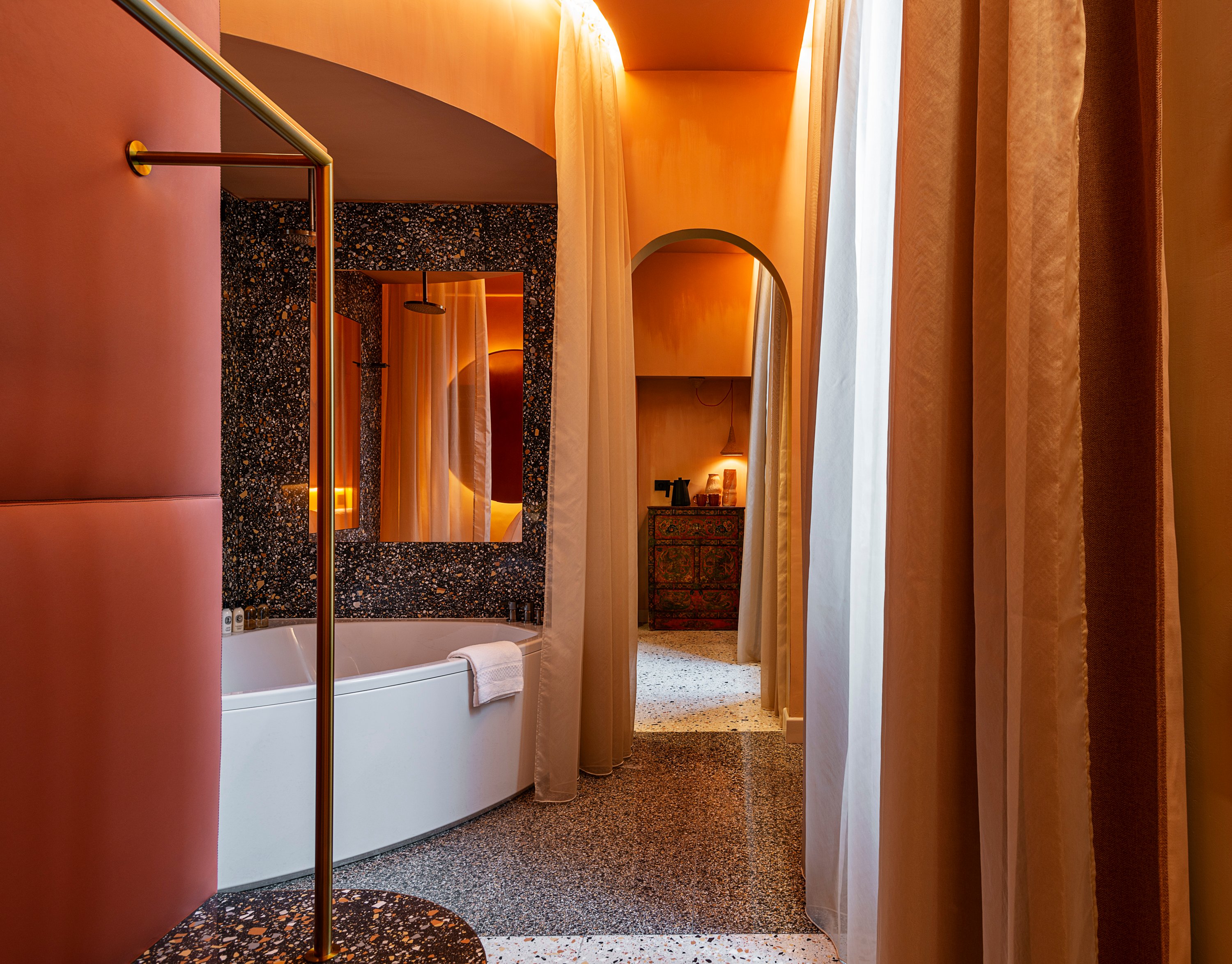 米兰嵌套式酒店 Enterprise Hotel 的时尚黑色设计丨意大利米兰丨Planetaria Hotels-16