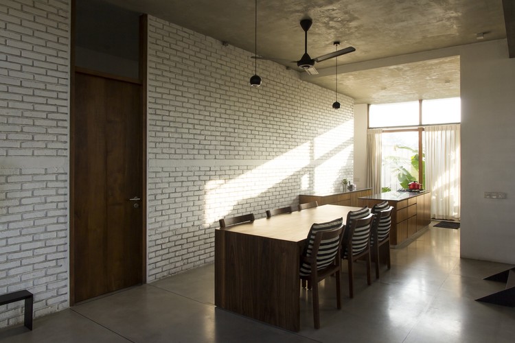 Robust Extents House  ICONCAST-9