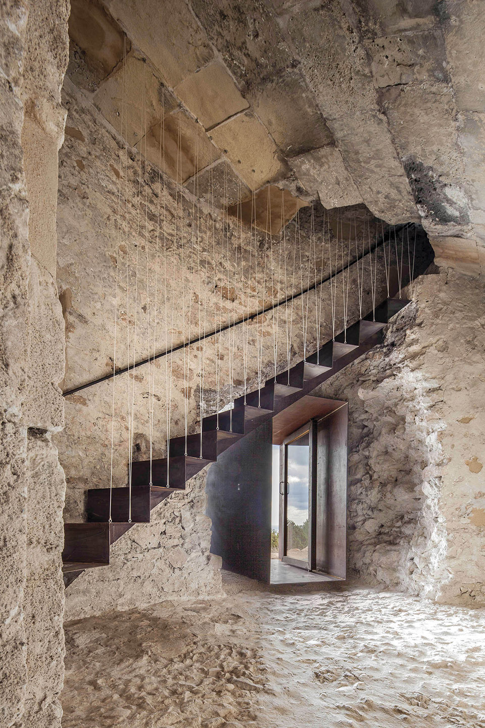 西班牙古老防御塔改造 / Marià Castelló Martínez-15