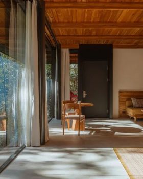 哥斯达黎加Rio Perdido西侧小屋丨Studio Saxe（建筑）,Dania Saragovia（室内）