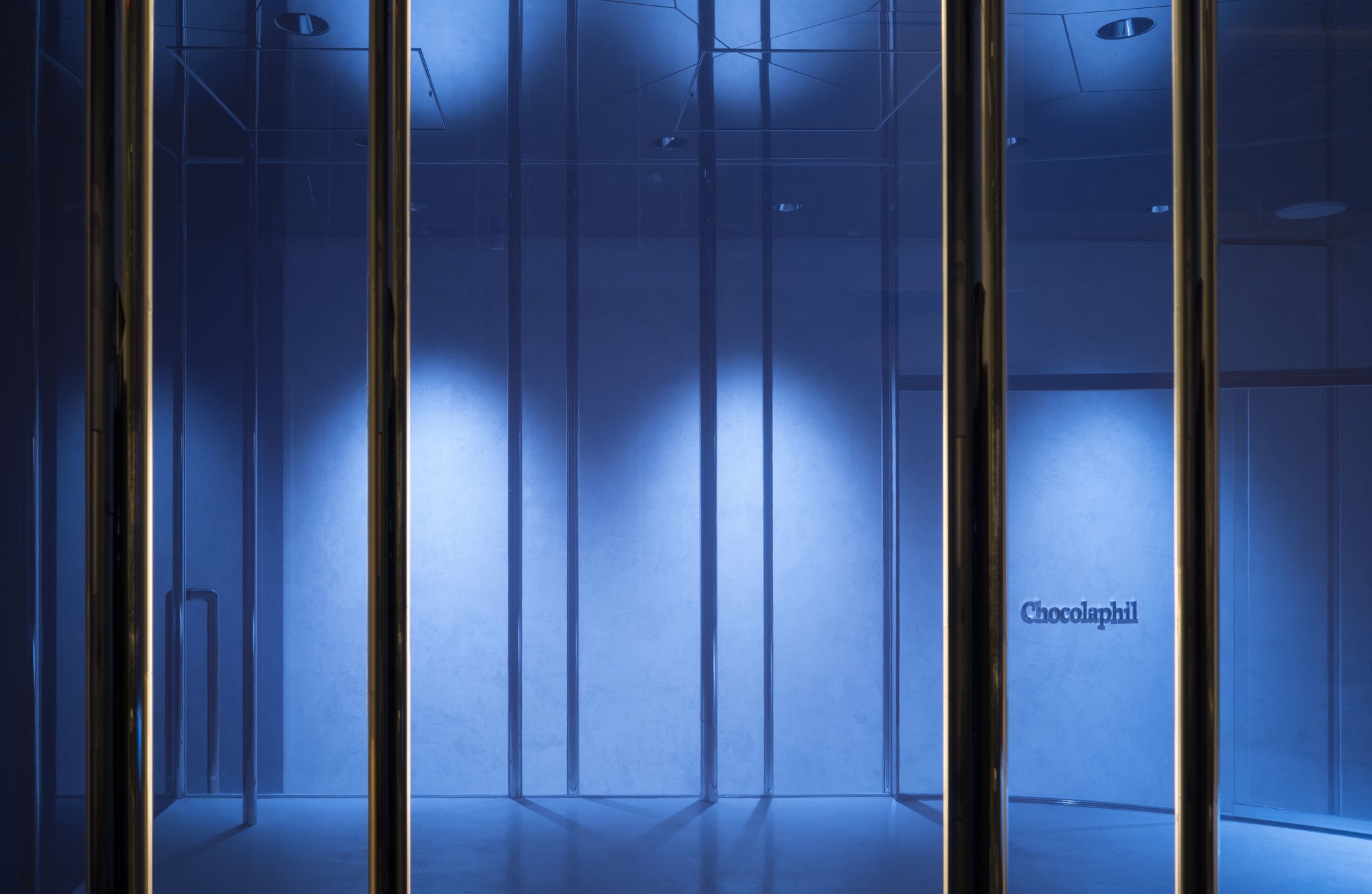 深海蓝的巧克力森林——CHOCOLAPHIL 室内设计赏析-12