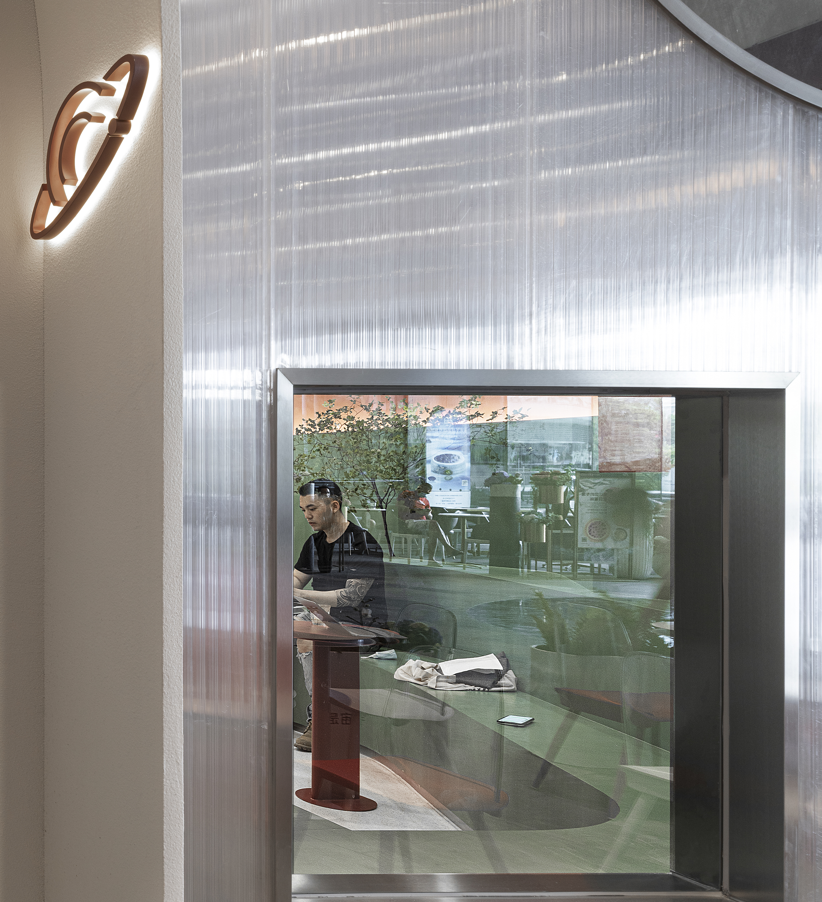 宇宙甜品店 · 多彩互动的垂直空间设计-16