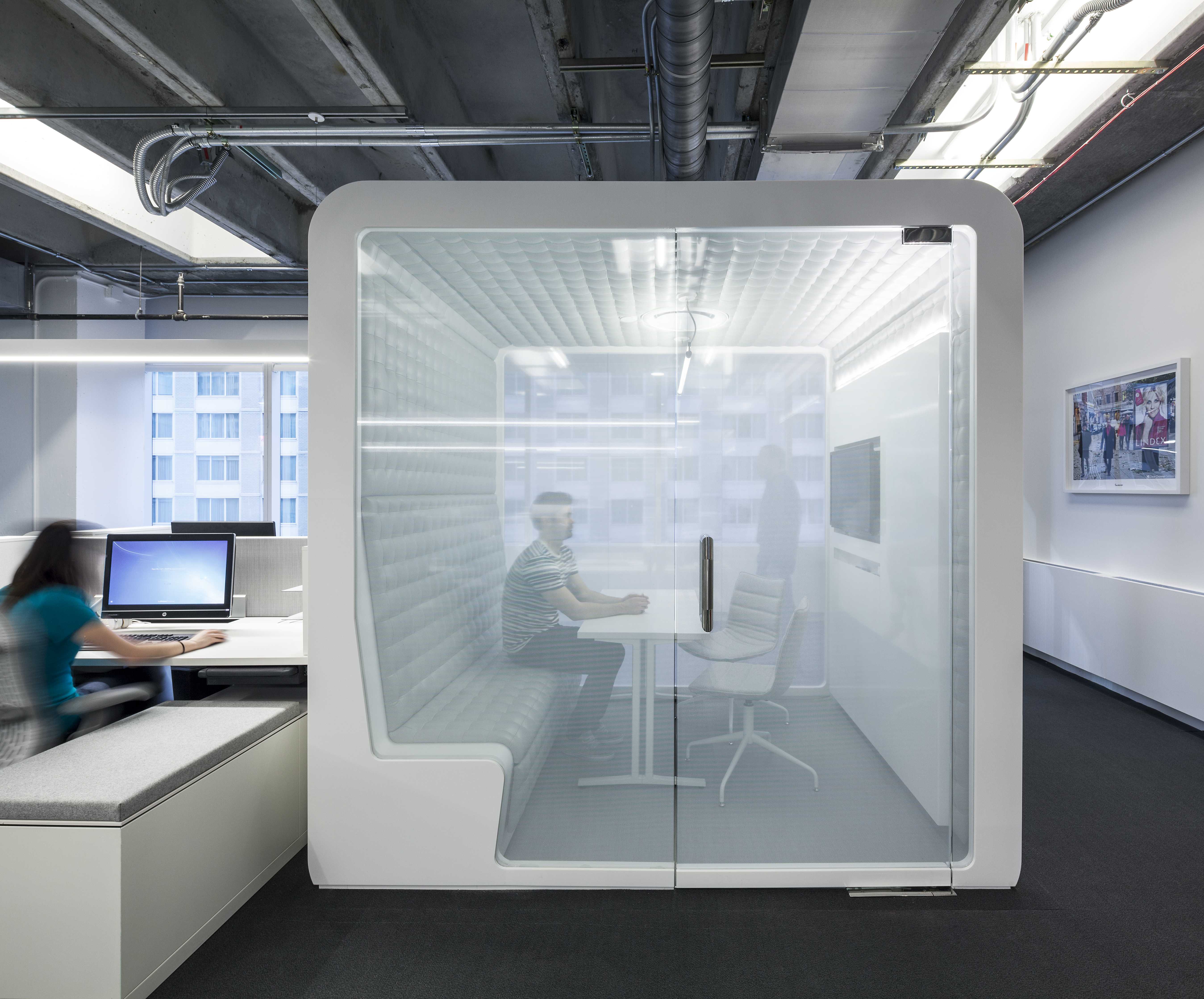 iHeartMedia 曼哈顿办公室的高科技工业风设计-15