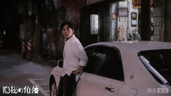 《隐秘的角落》家居设计解读,品味剧情背后的空间美学-34