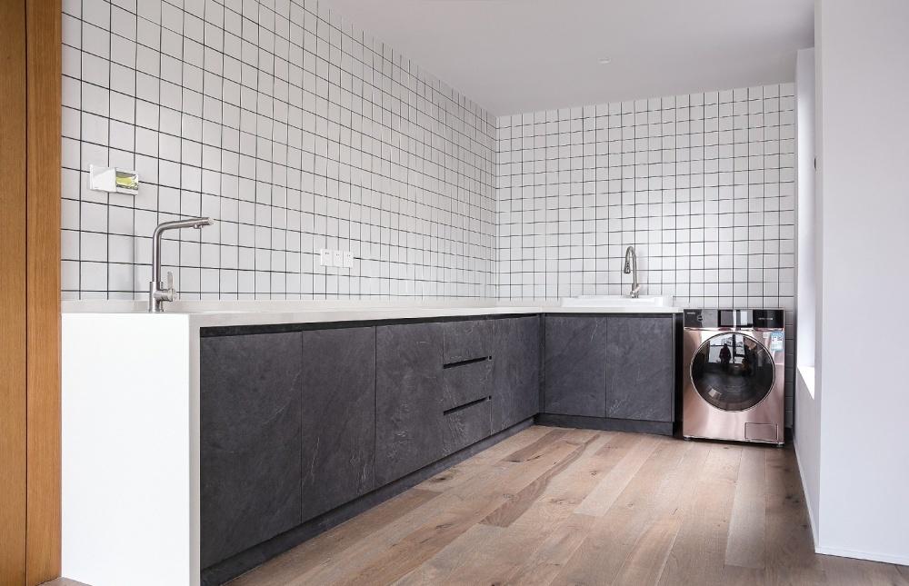 极简文艺家,灰色木色温暖空间-10