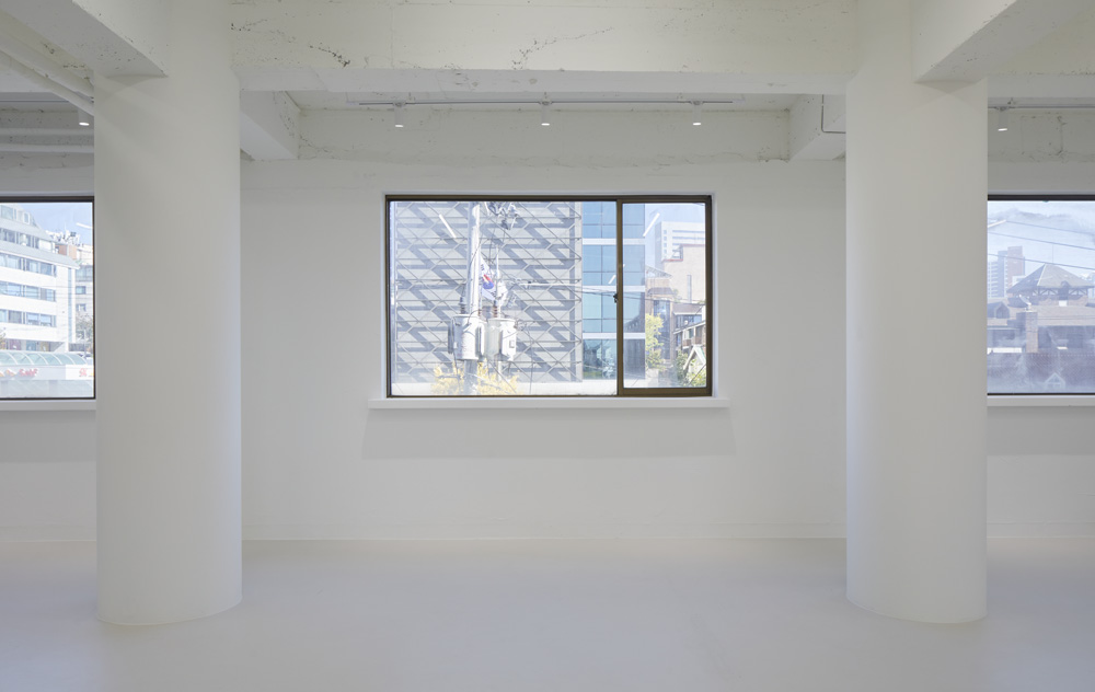 首尔 30 坪租赁公寓，极简白色调设计感空间-8