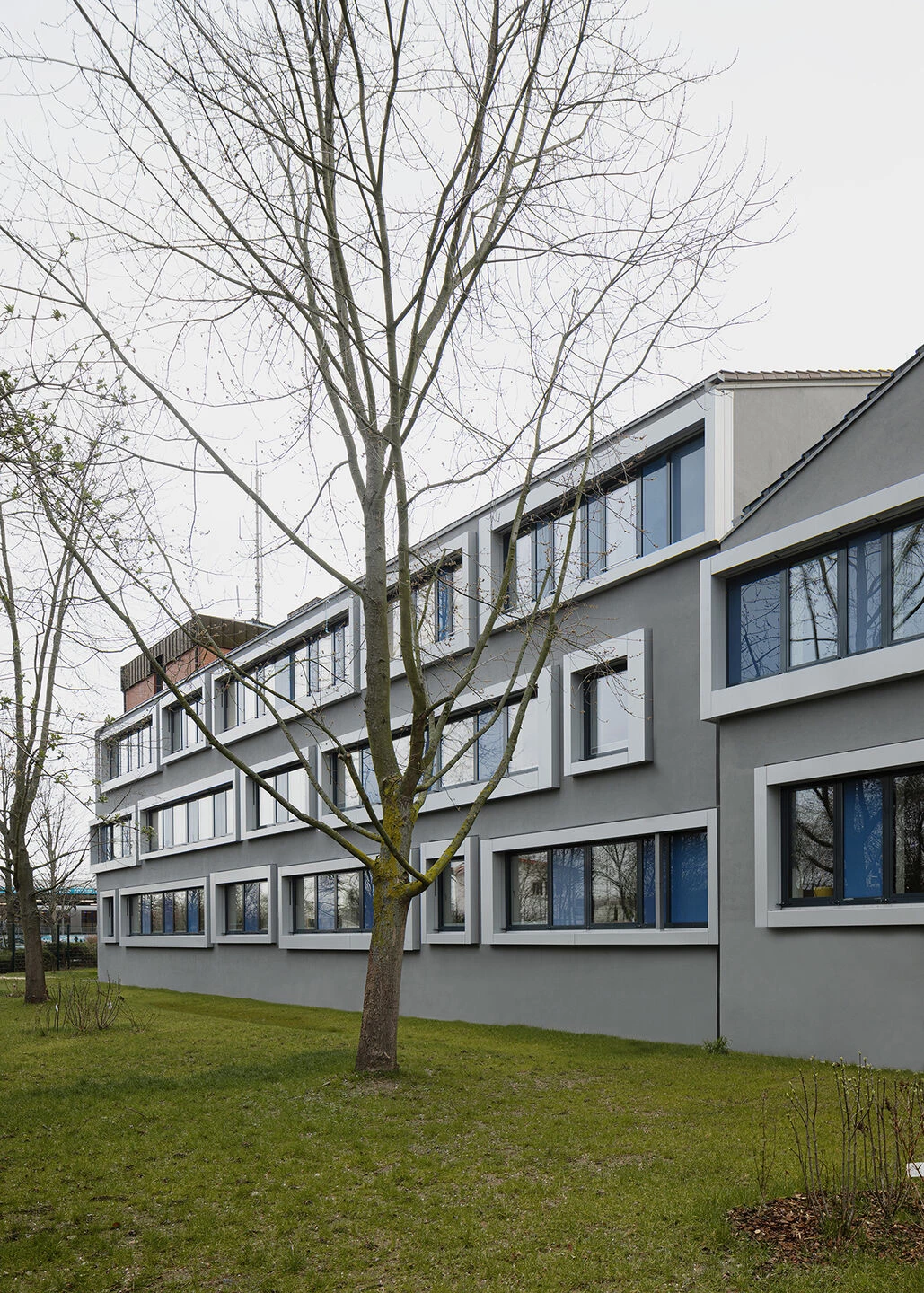 德国 Heppenheim 警察总部翻新,呈现活力动态立面-22