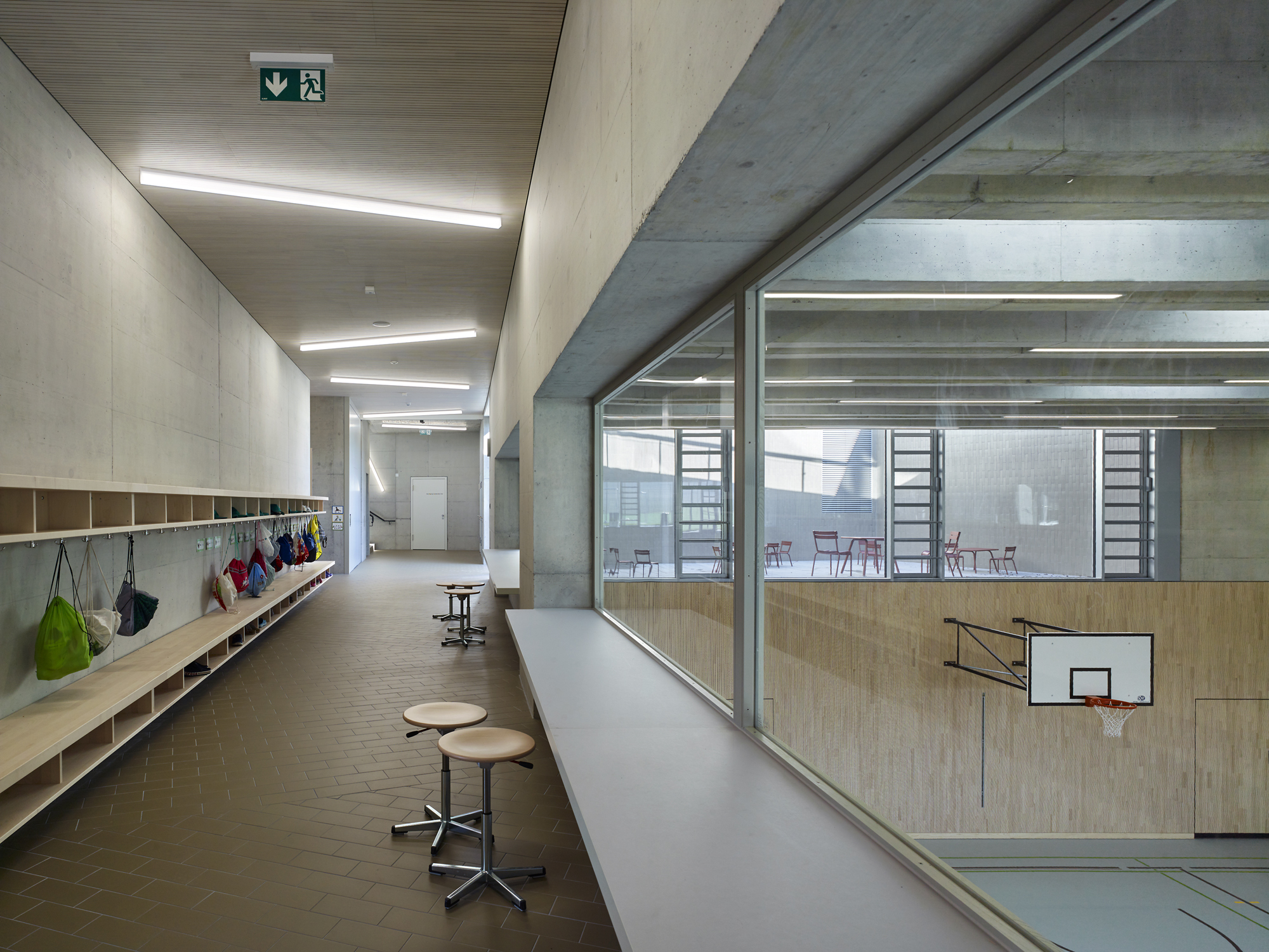 NiederwangenRied 学校和运动场丨瑞士丨BüningPfaue Kartmann Architekten-38
