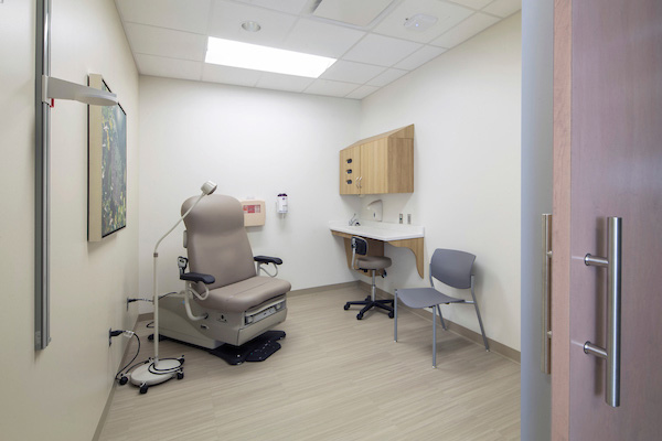 Gresham Smith 打造 University of Alabama Birmingham Hospital’s Whitaker Clinic 新形象-10