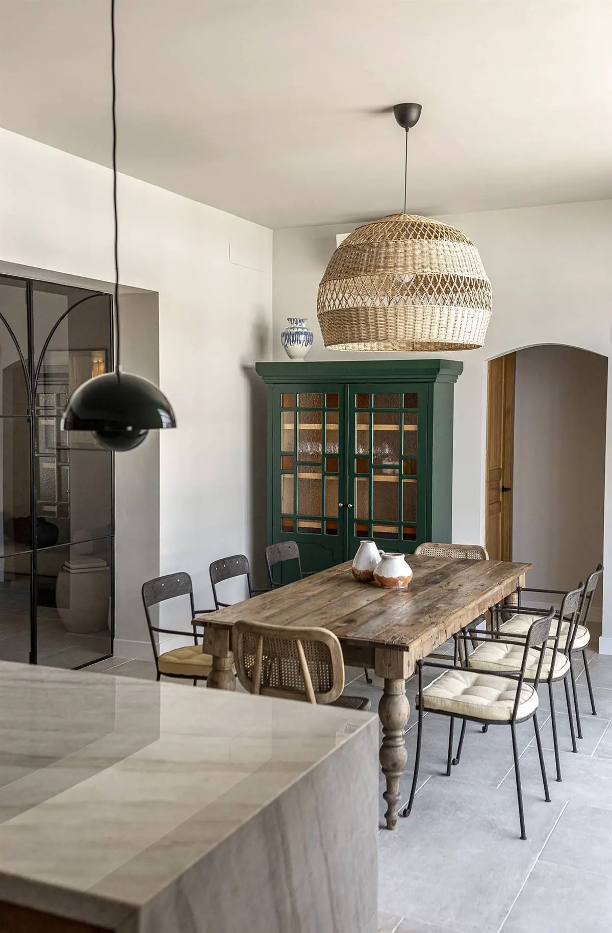 西班牙 50 年代沙色别墅 | 传统与现代的完美融合-2