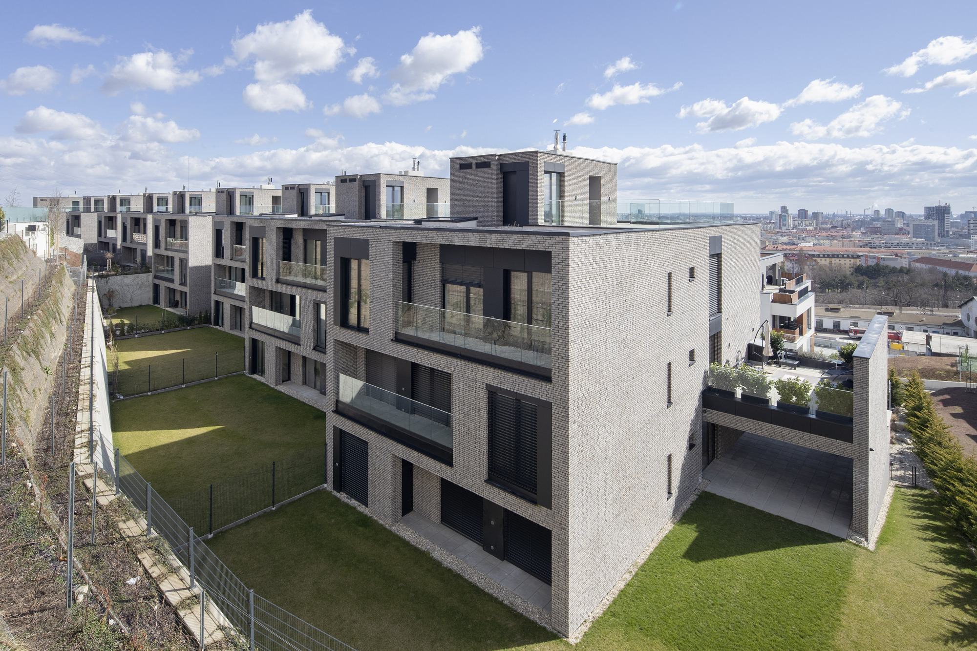 Roličky Houses · 融入环境的公寓建筑-1