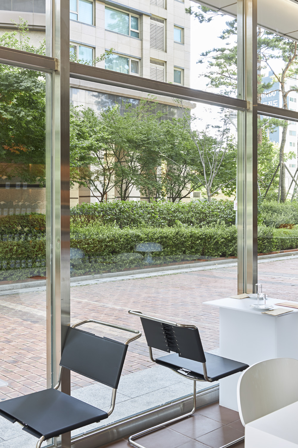 高级红酒店的优雅内饰设计-15