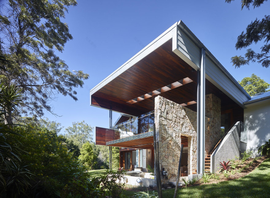 澳大利亚肯莫尔山森林中的现代小溪屋-8