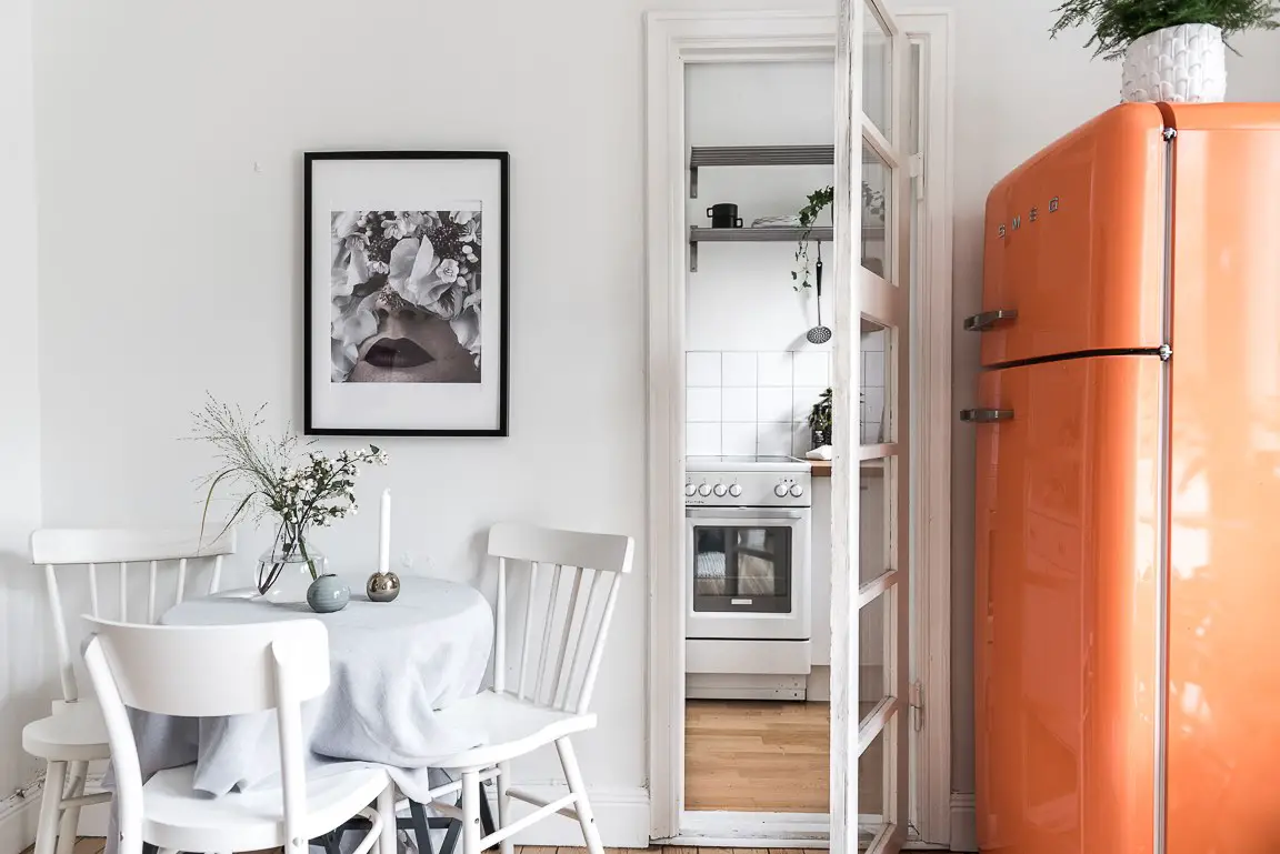 22 平米小户型设计，巧用 Smeg 冰箱打造独特空间-4