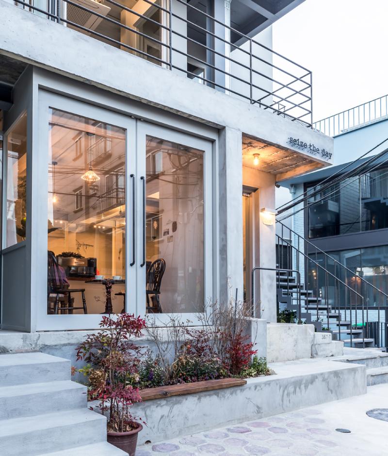 11 坪纯白咖啡馆 极简设计诠释空间魅力-17