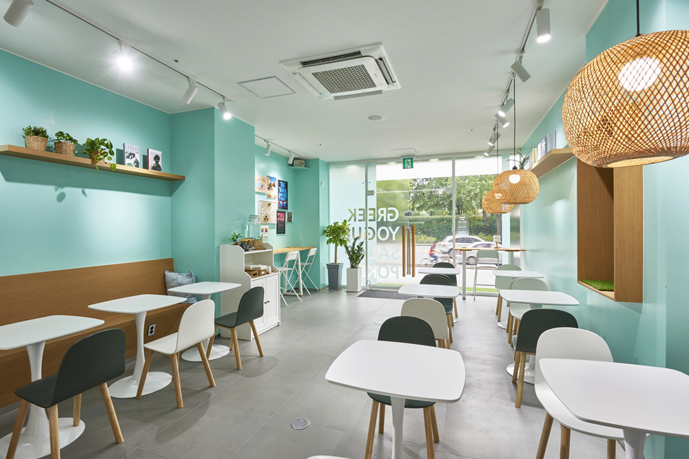 色彩斑斓的 20 平米咖啡厅 | 极简设计中的视觉冲击-5