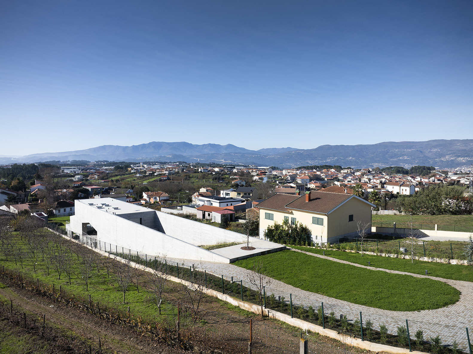 House in Vila Real  / AZO. Sequeira Arquitectos Associados-22