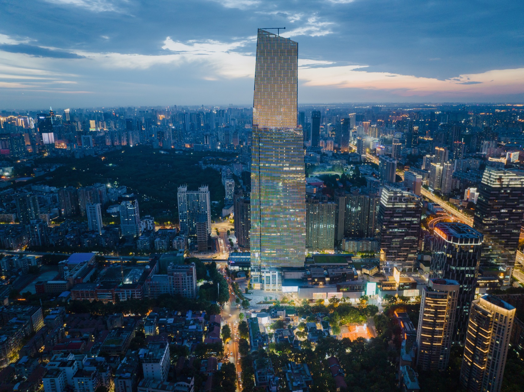 武汉天地“DIVE IN SUMMER 潮涌派对”丨中国武汉丨UAO 瑞拓设计-156