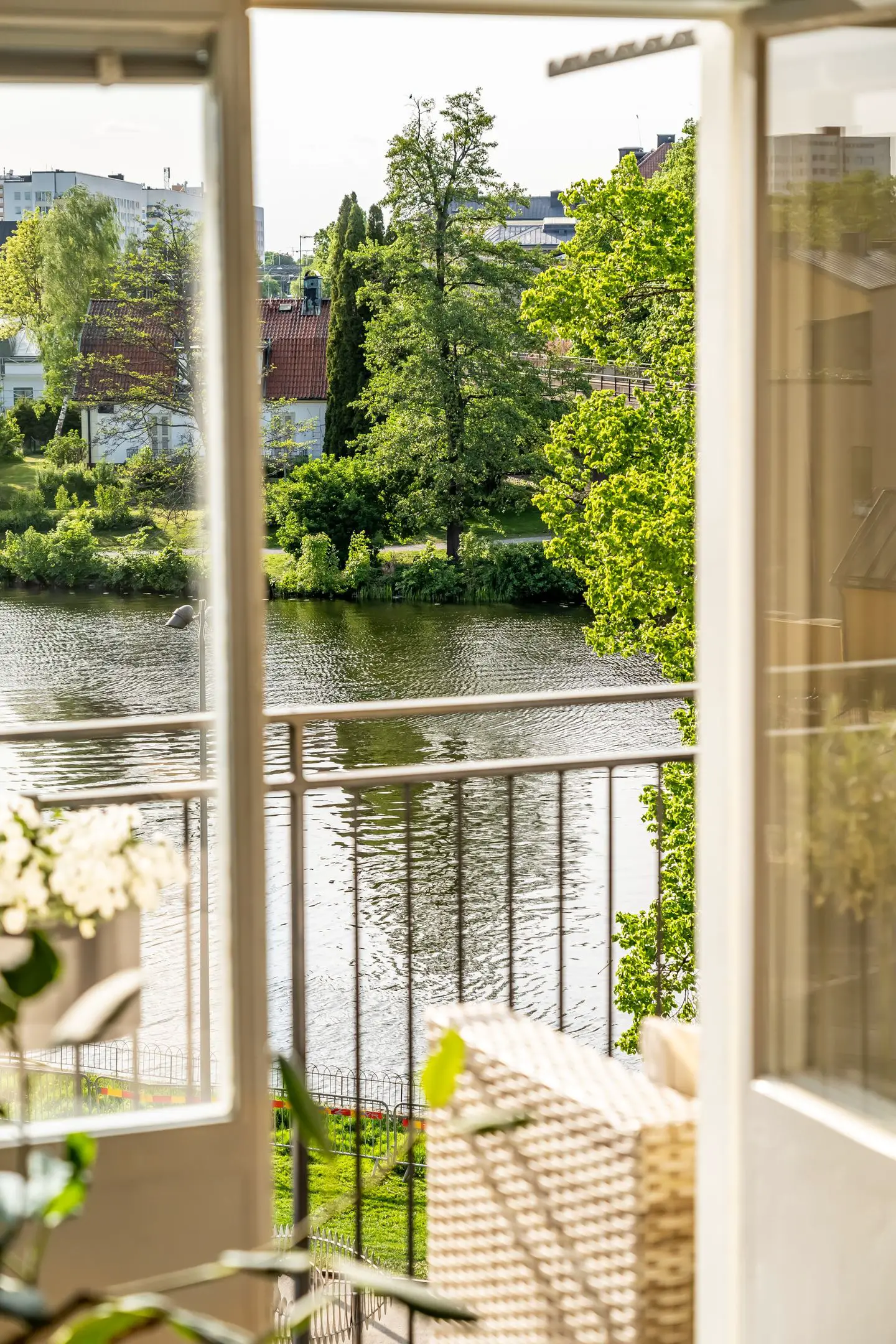 瑞典 115m2 河景公寓,古典与现代的完美融合-9