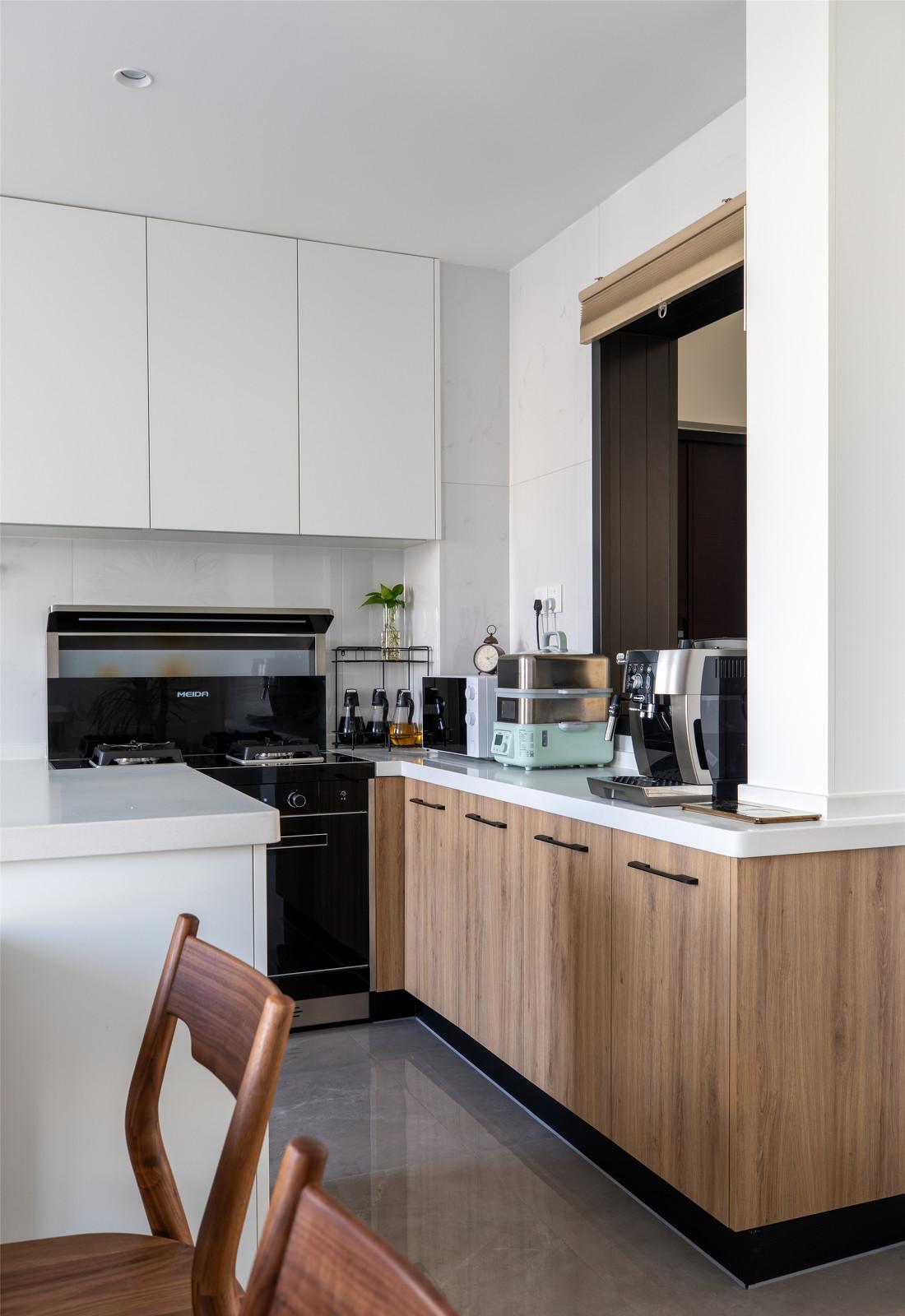 悬浮壁柜打造多彩客厅-24