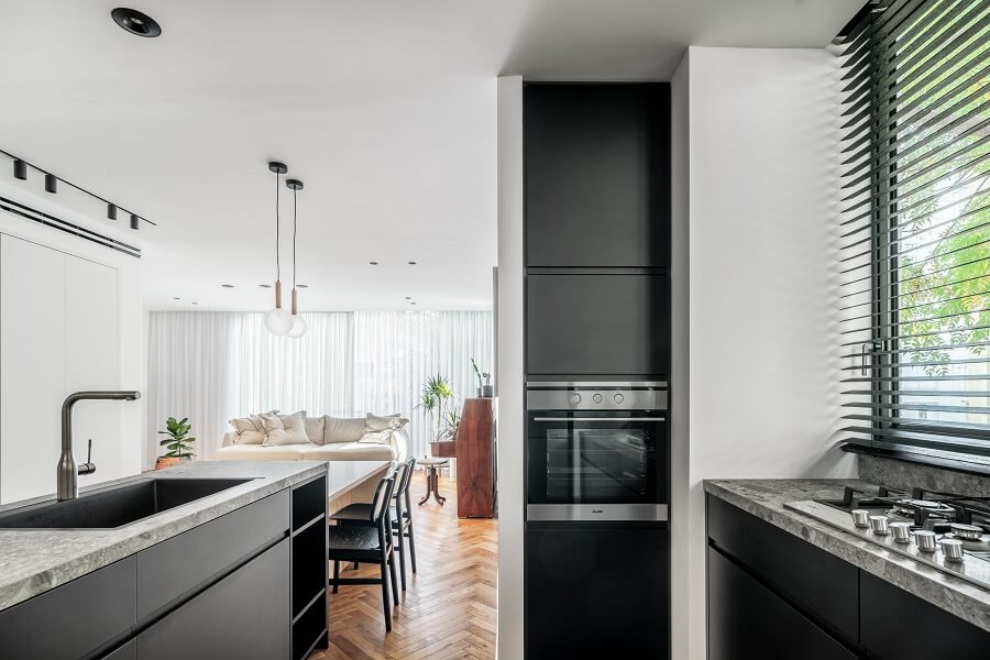 100 מר בתל אביב: המעצב של החבר שלי, מעצב שלי. - WALLS : WALLS-31