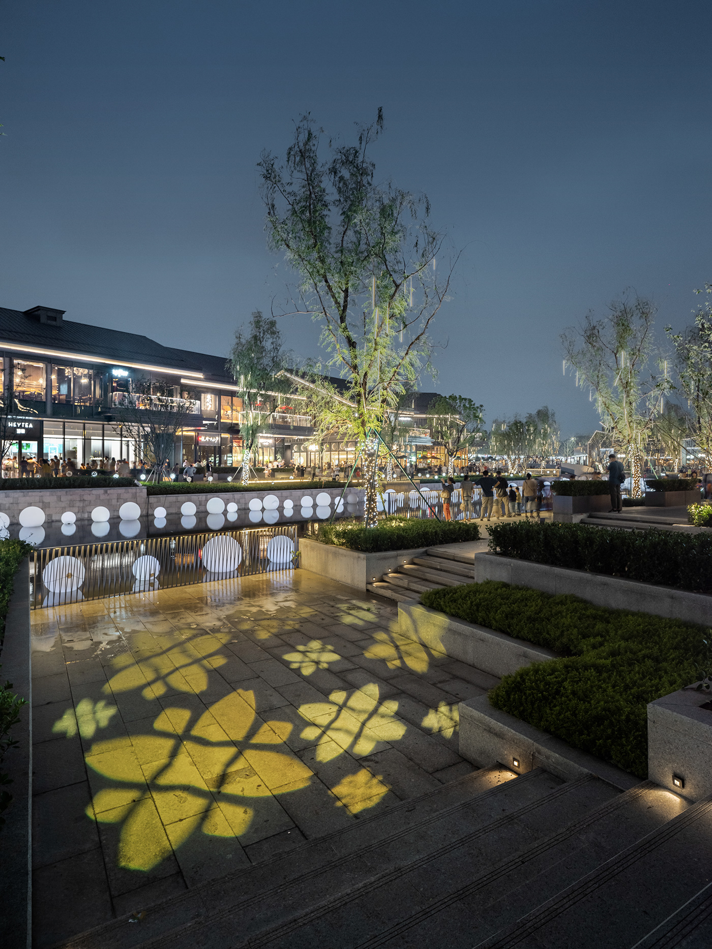 华润嘉兴南湖天地 | 夏谷暑雨团队打造公共商业空间艺术策略-35