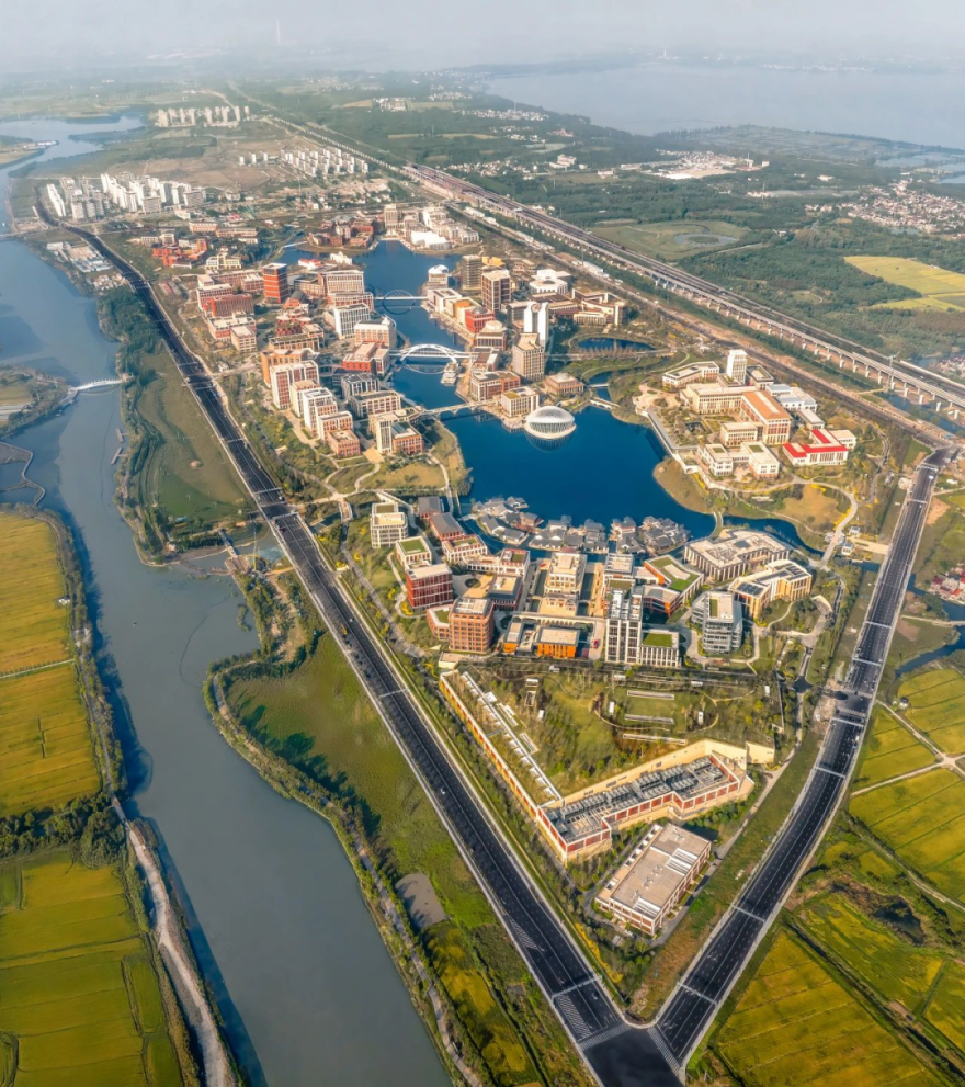 学会组织华为练秋湖研发中心现场观摩及技术交流会顺利举行-52