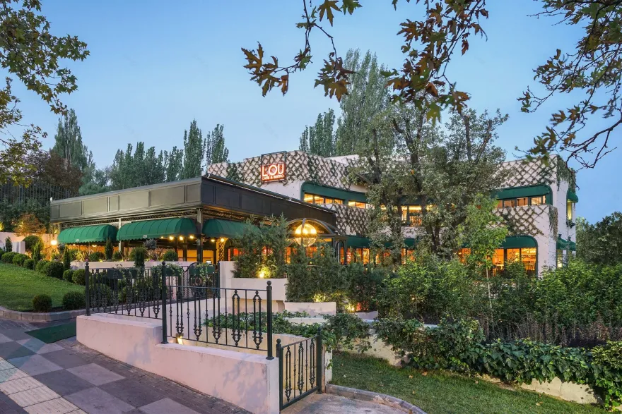 绿意盎然的古巴风格餐厅-22